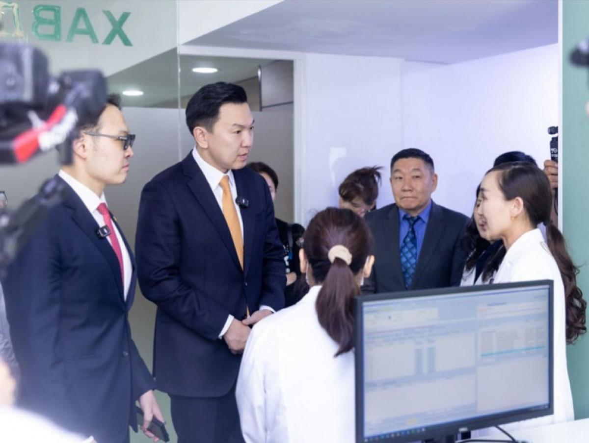 Эмч, ажилчдын цалингийн нэмэгдлийг нэмэгдсэн